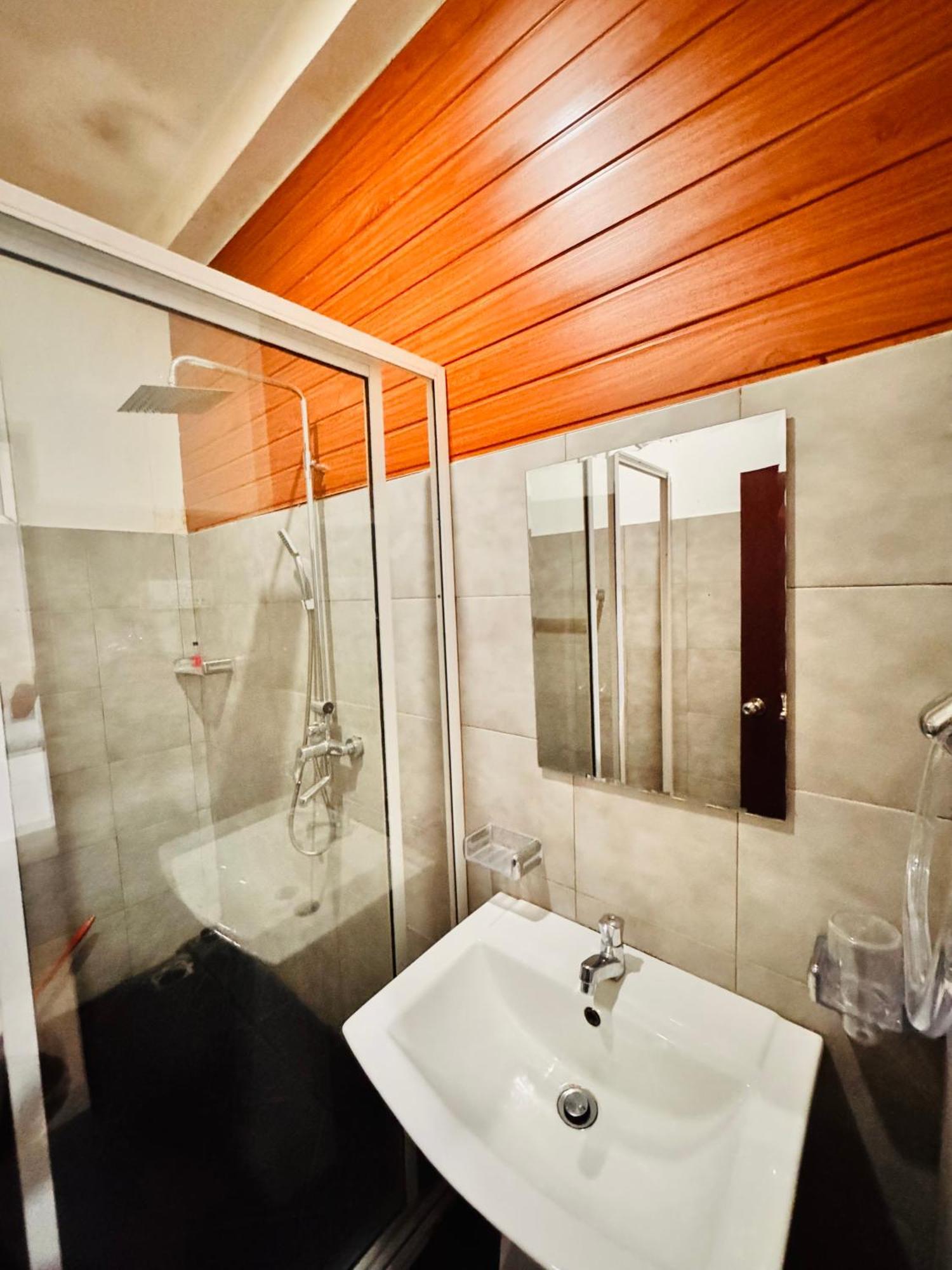 Airport Transit Kings Hotel Katunayaka Zewnętrze zdjęcie